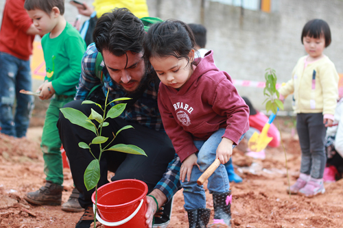 播種植樹 - 呵護(hù)生命成長(zhǎng)-廣州搏翱親子拓展